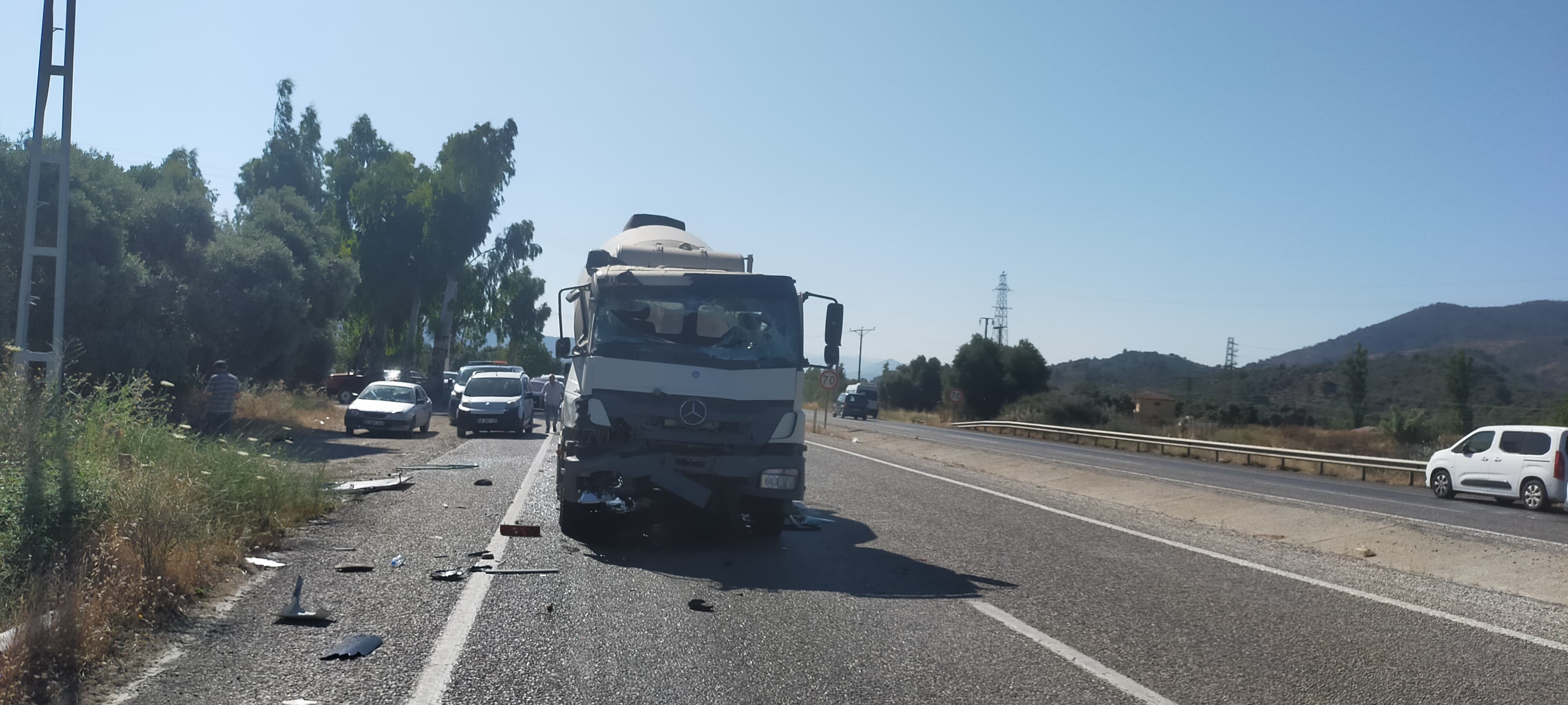 Beton Mikseri Dolmuşa Çarptı 1 Ölü, 13 Yaralı (5)