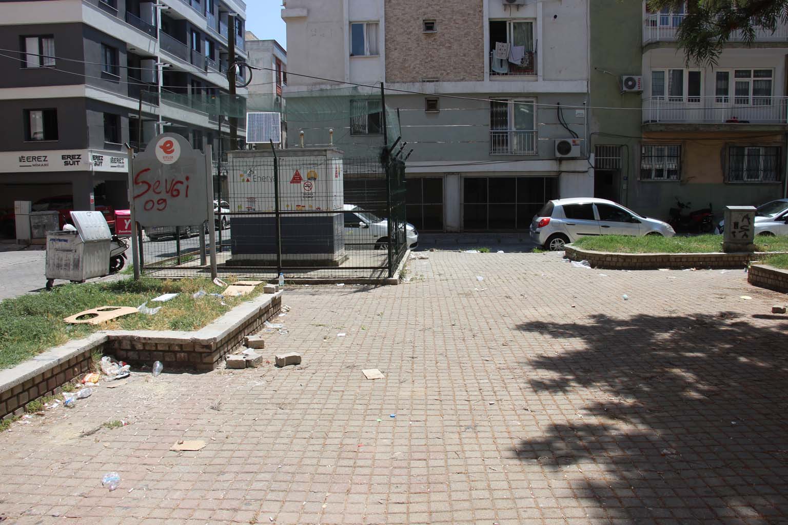 Burası Aydın Efeler! Çocukların Oynayacağı Alan Çöplüğe Döndü (4)