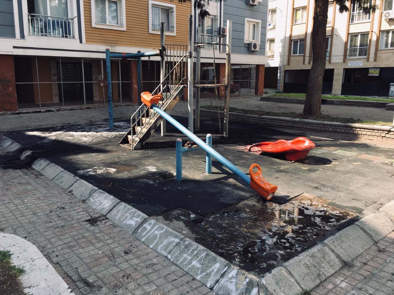 Burası Aydın Efeler! Çocukların Oynayacağı Alan Çöplüğe Döndü (8)-1