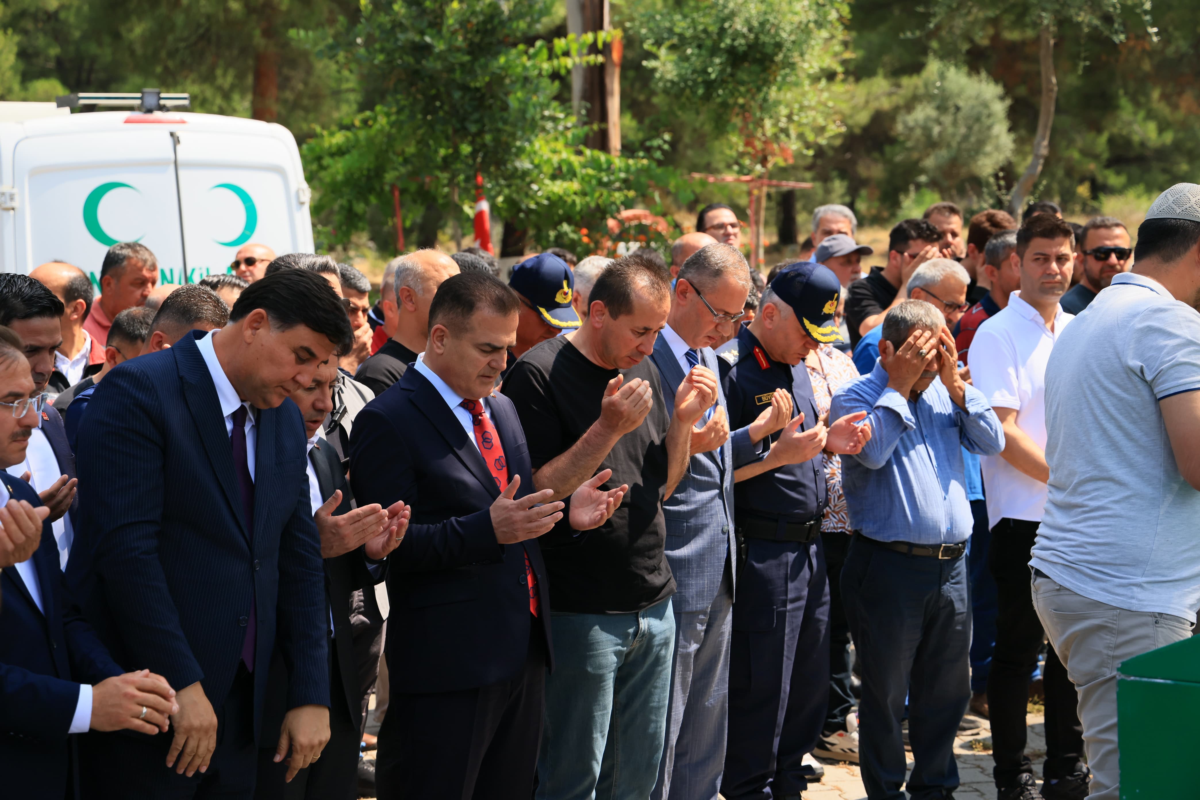 Depremde Hayatını Kaybeden 14 Yaşındaki Afranur Son Yolculuğuna Uğurlandı (6)