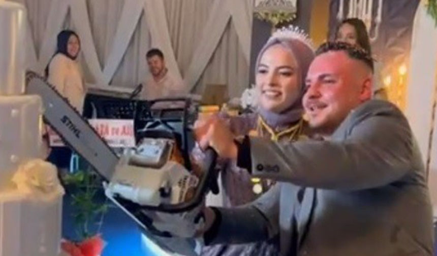 Düğünlerde Tuhaflıklar Sürüyor.. Pastayı Motorlu Testere Ile Kestiler (4)