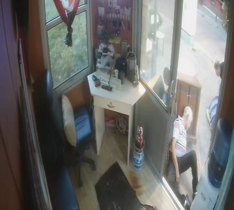 Fenalaşan Arkadaşına Müdahale Etti, Ikisi De Kalp Krizi Geçirip Vefat Etti (3)