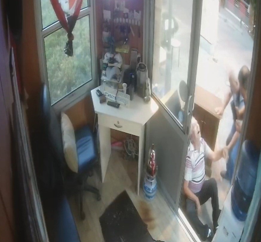 Fenalaşan Arkadaşına Müdahale Etti, Ikisi De Kalp Krizi Geçirip Vefat Etti (9)