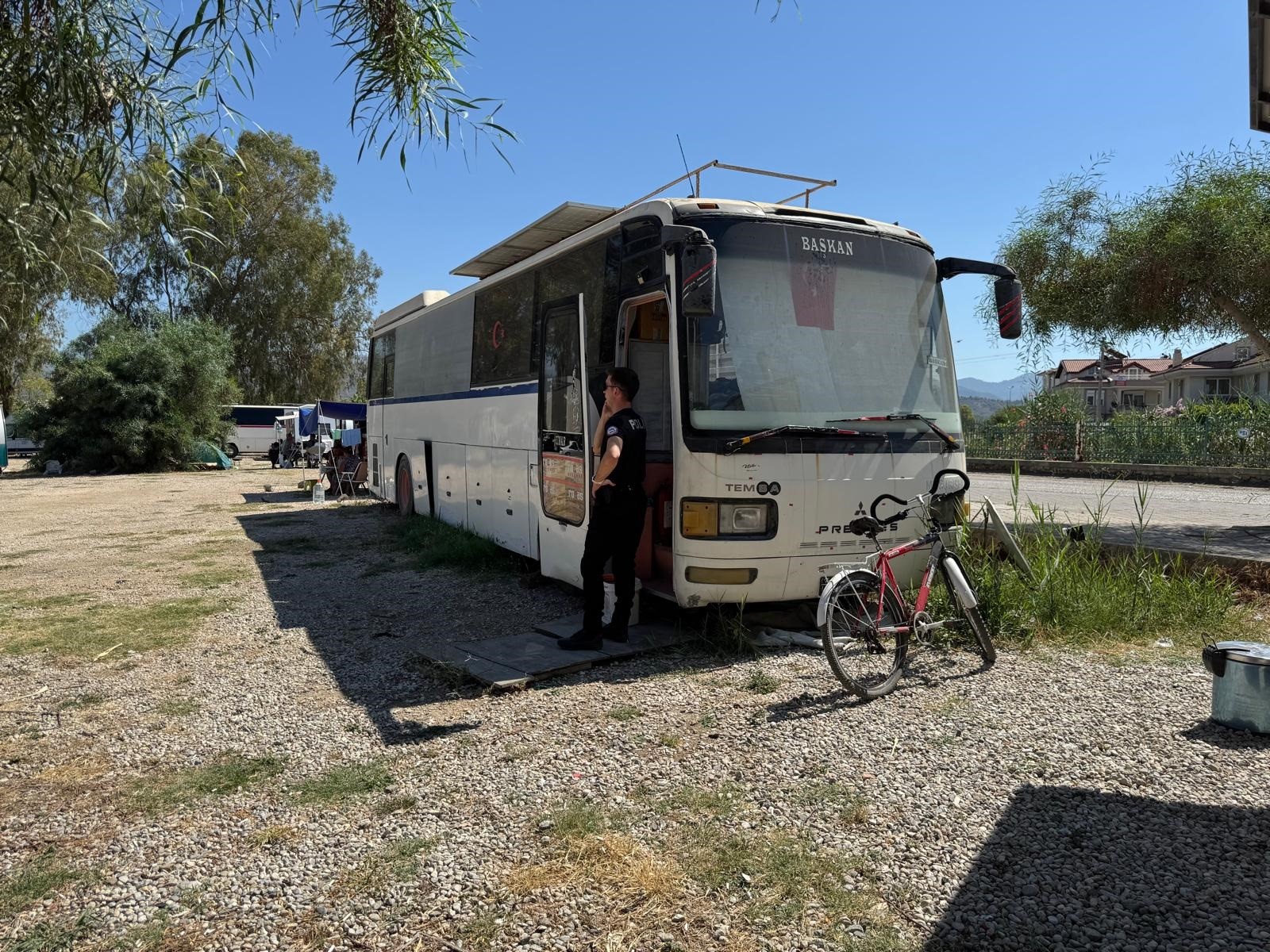 Fethiye’den Aydın’a Acı Haber.. Otobüsün Içinde Yaşıyordu, Cansız Bedeni Bulundu