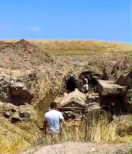 Gelen Olduğunu Görünce Tarladan Kaçtılar