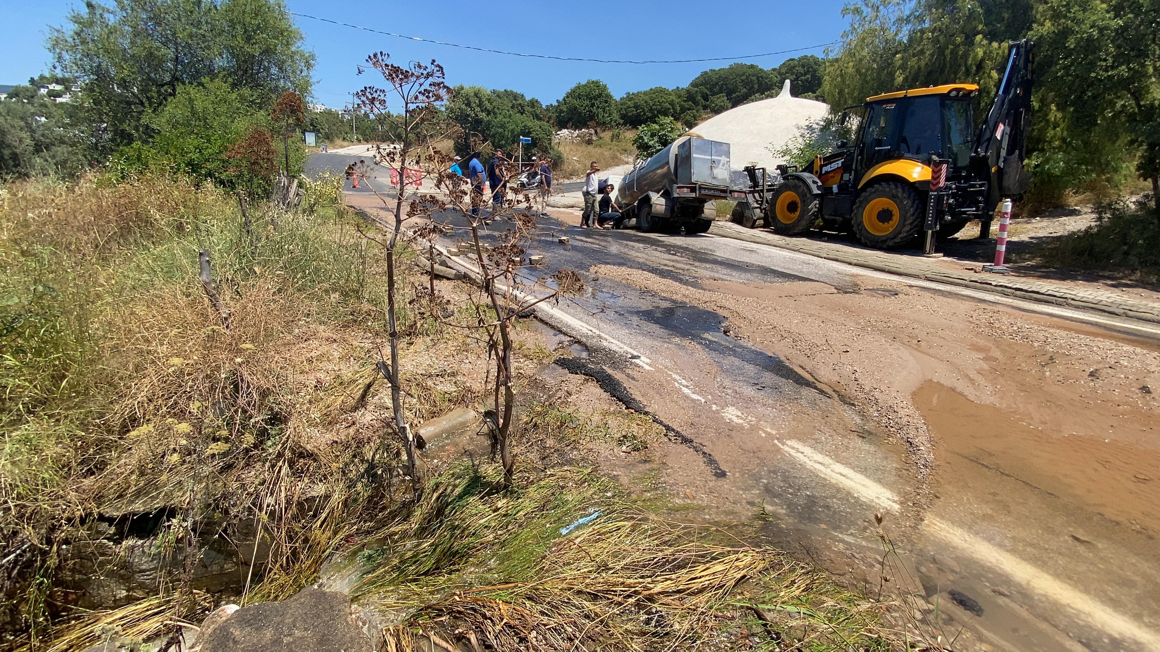 İsale Hattı Patladı, Tanker Çukura Düştü (4)