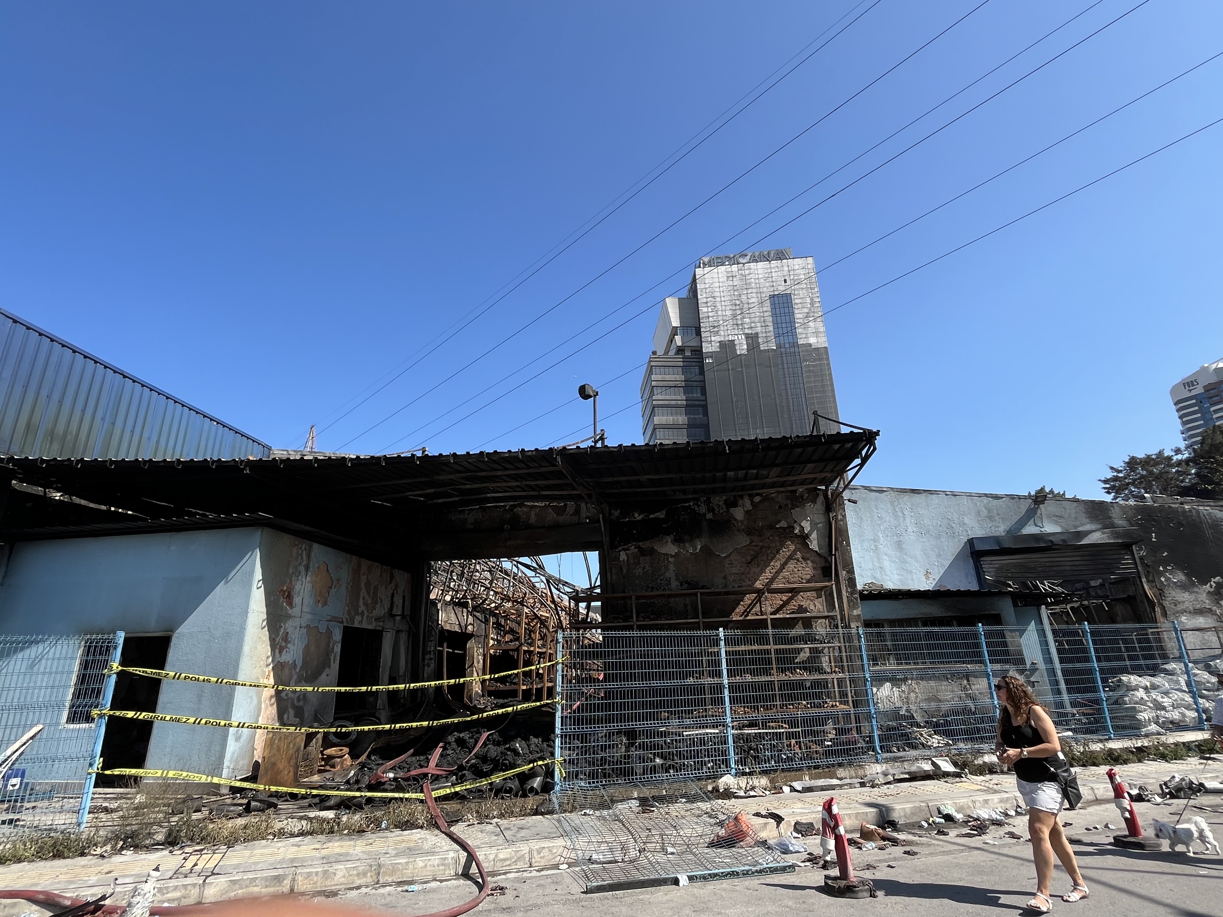 İzmir’deki Yangının Bilançosu Gün Ağarınca Ortaya Çıktı (10)