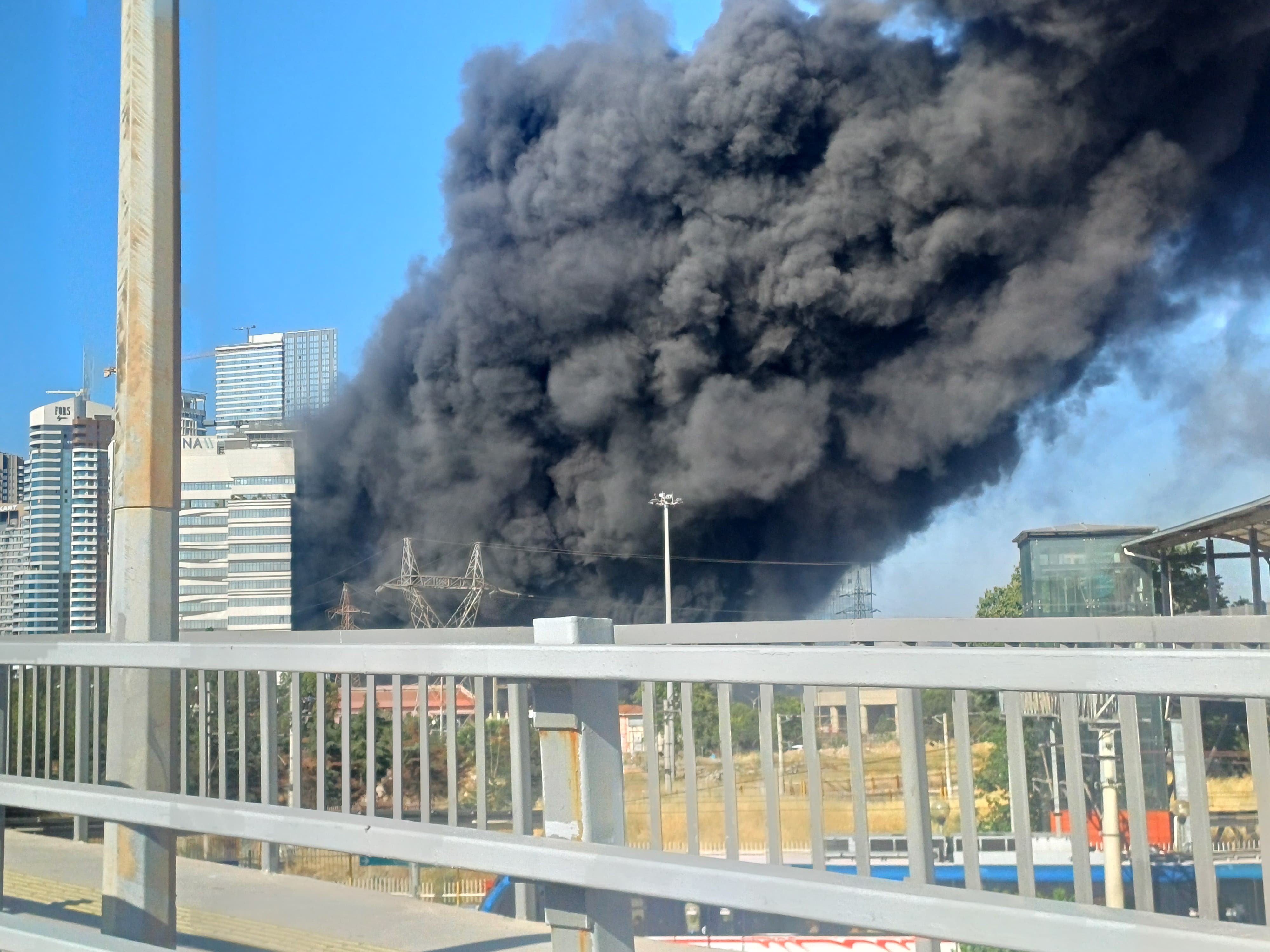 İzmir’deki Yangının Bilançosu Gün Ağarınca Ortaya Çıktı (14)