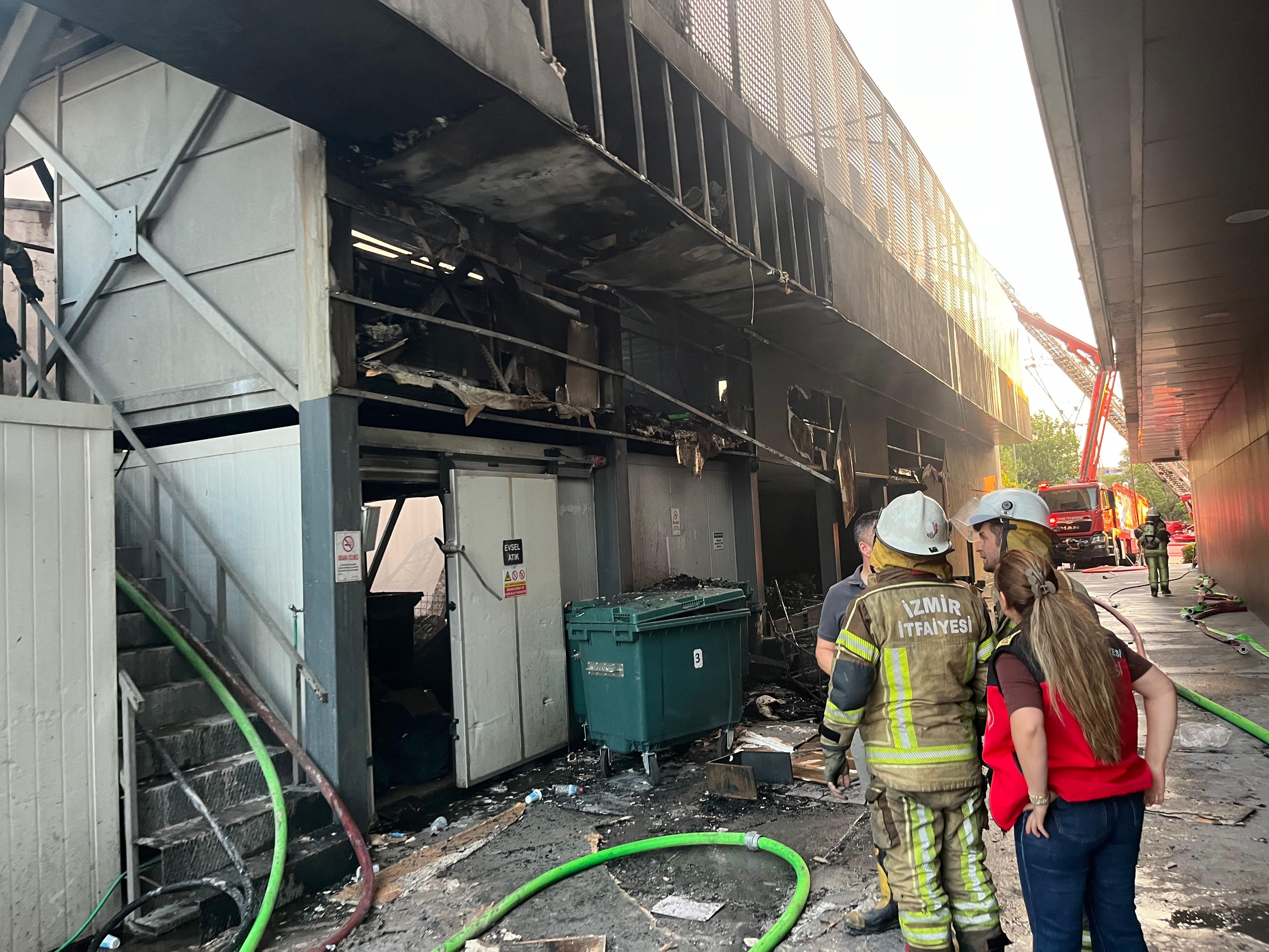 İzmir’deki Yangının Bilançosu Gün Ağarınca Ortaya Çıktı (17)