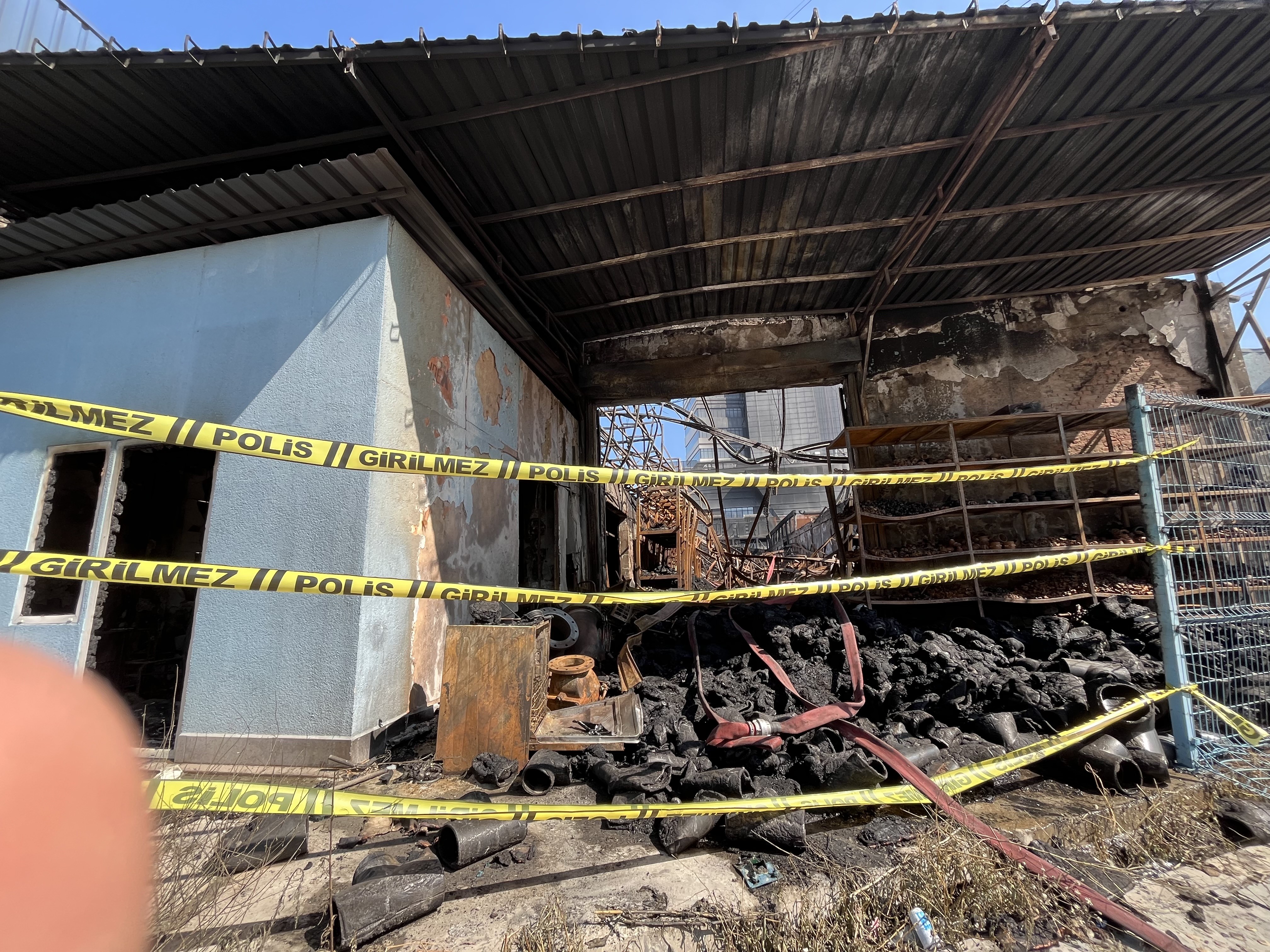 İzmir’deki Yangının Bilançosu Gün Ağarınca Ortaya Çıktı (9)