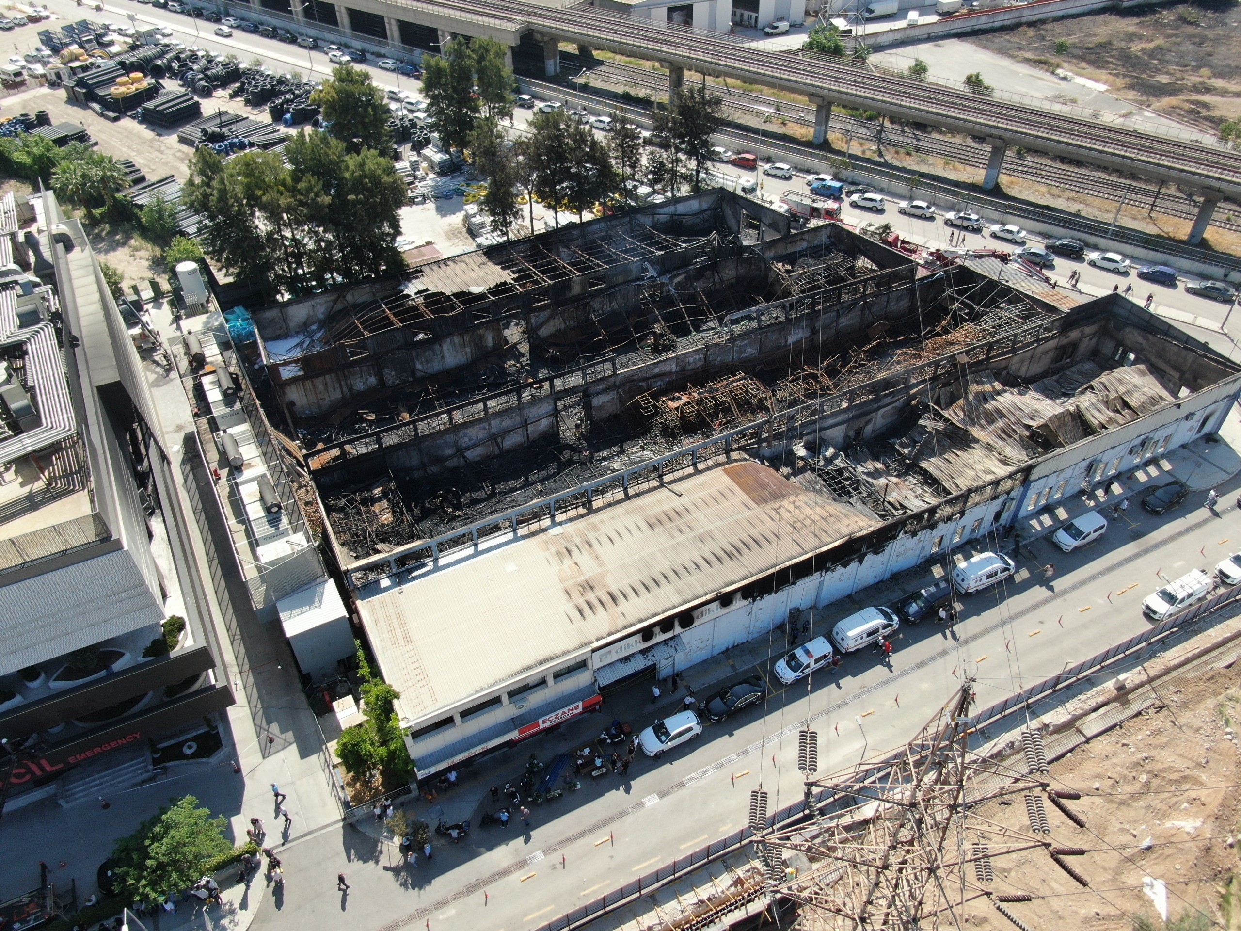 İzmir’deki Yangının Bilançosu Gün Ağarınca Ortaya Çıktı