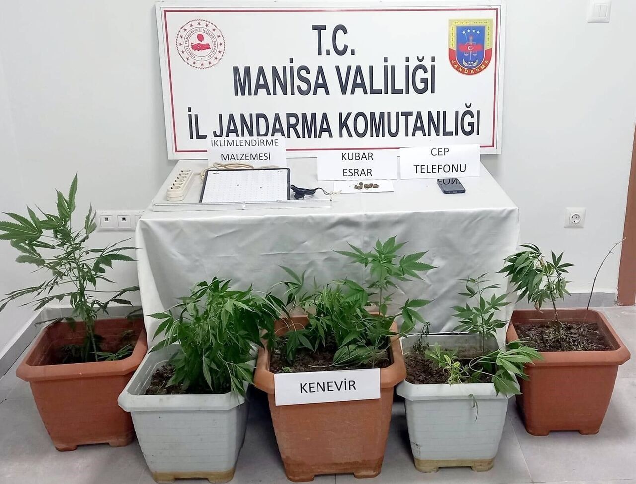Jandarma Eve Baskın Yaptı, Suçüstü Yakalandı (3)