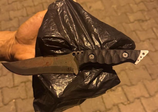 Kades Ihbarına Gelen Polisi Bıçakladı (2)