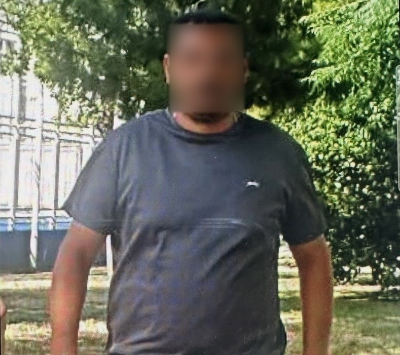 Kades Ihbarına Gelen Polisi Bıçakladı
