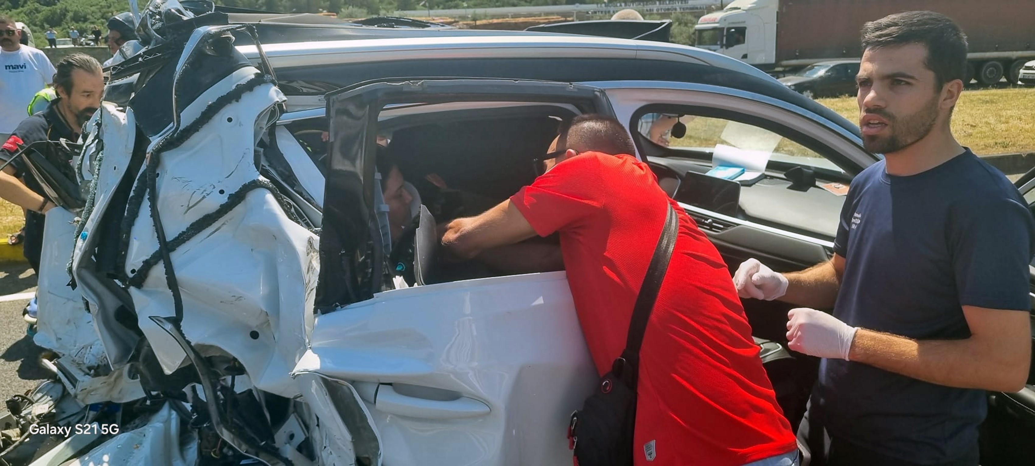 Kamyon Otomobili Biçti. (2)