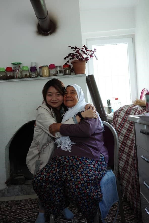 Kaza Yapan Çinli Kafileyi Annesinin Evinde Ağırladı (3)