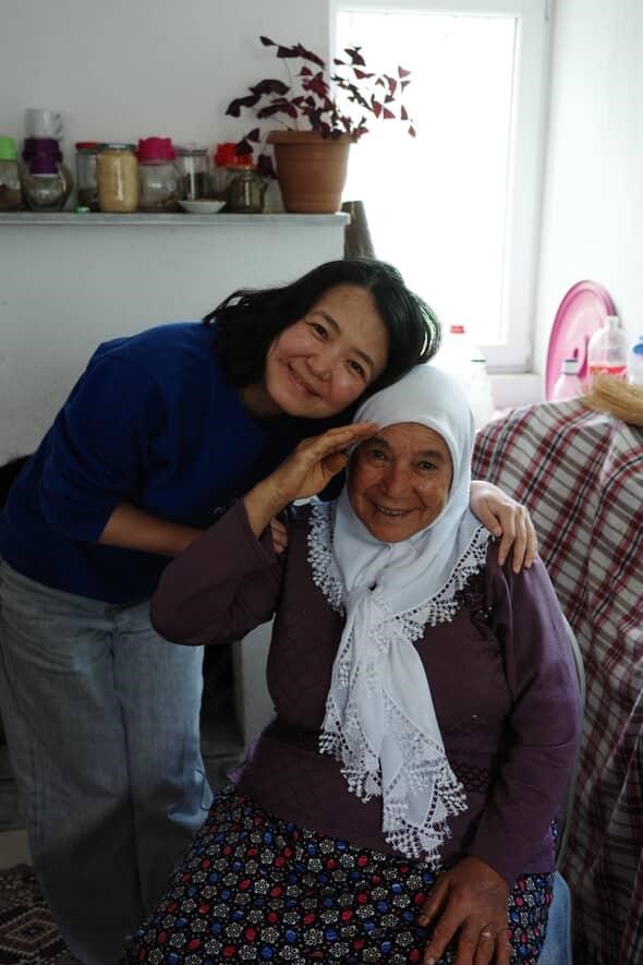 Kaza Yapan Çinli Kafileyi Annesinin Evinde Ağırladı (4)