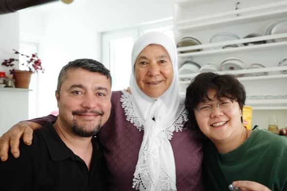 Kaza Yapan Çinli Kafileyi Annesinin Evinde Ağırladı (5)