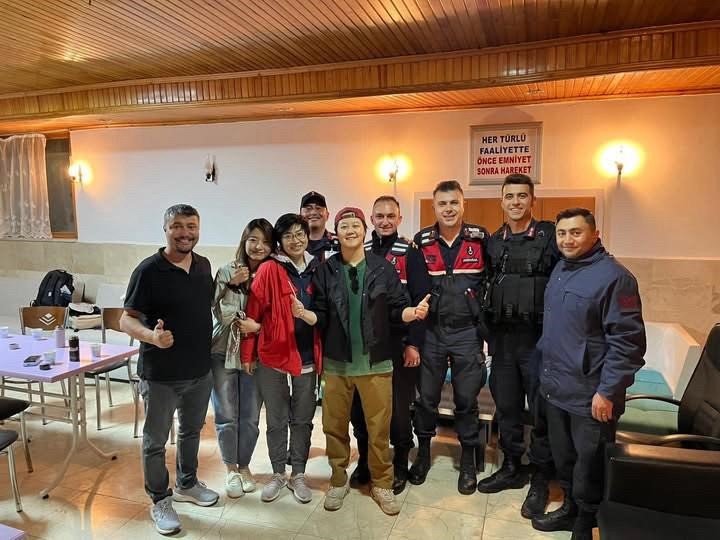 Kaza Yapan Çinli Kafileyi Annesinin Evinde Ağırladı (7)