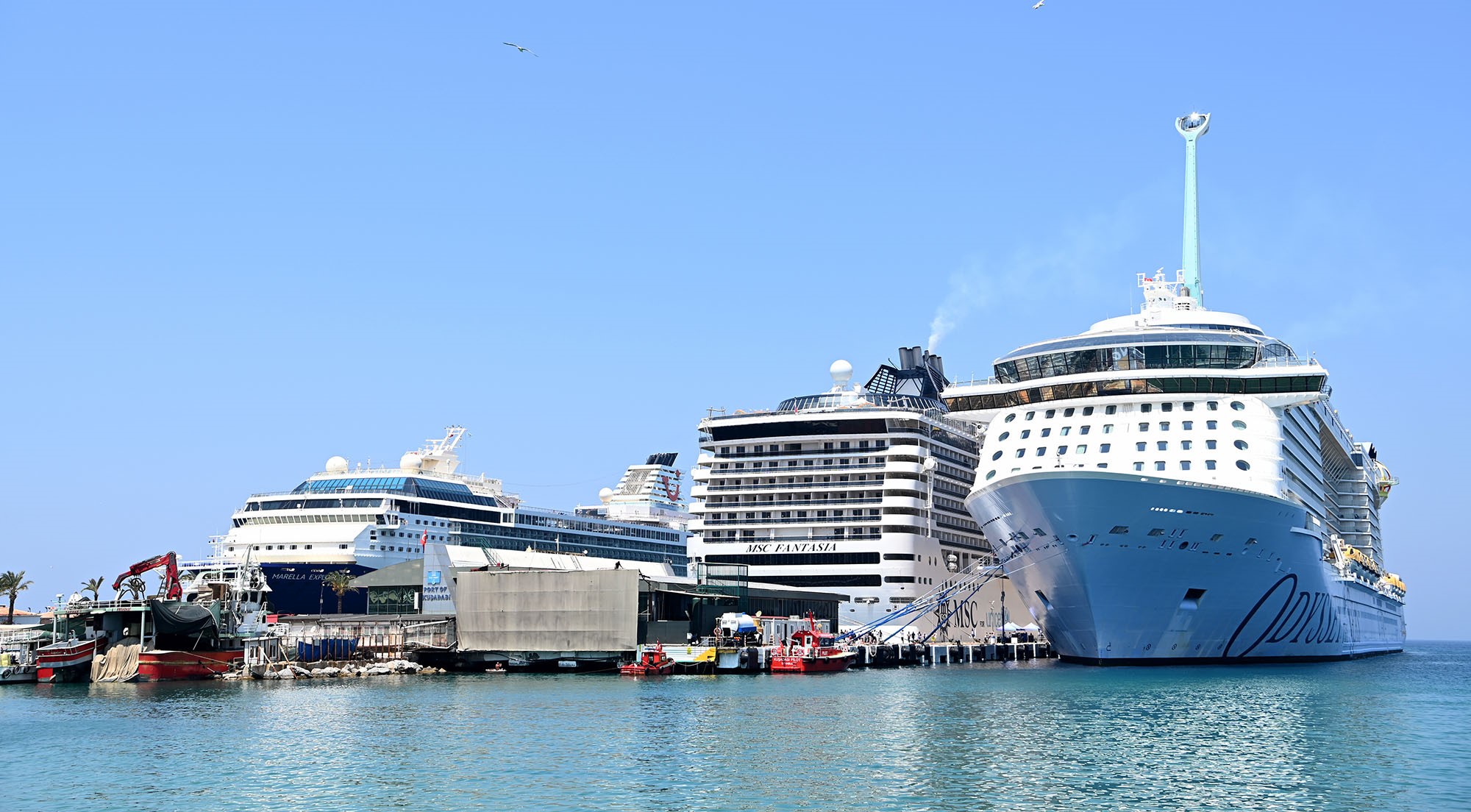 Kuşadası'na Üç Gemiyle Toplam 9 Bin 600 Turist Geldi (4)