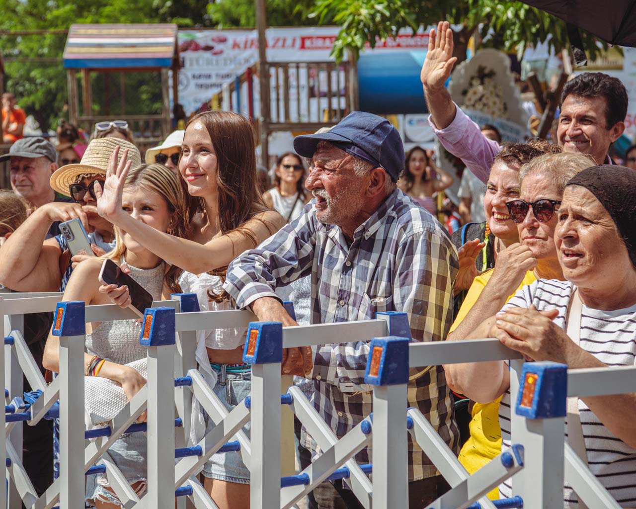 Kuşadası'nda Kiraz Şenliği Coşkusu (2)