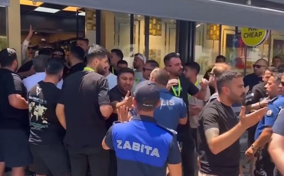 Ortalık Fena Karıştı.. Esnaf Ve Ekipler Karşı Karşıya Geldi
