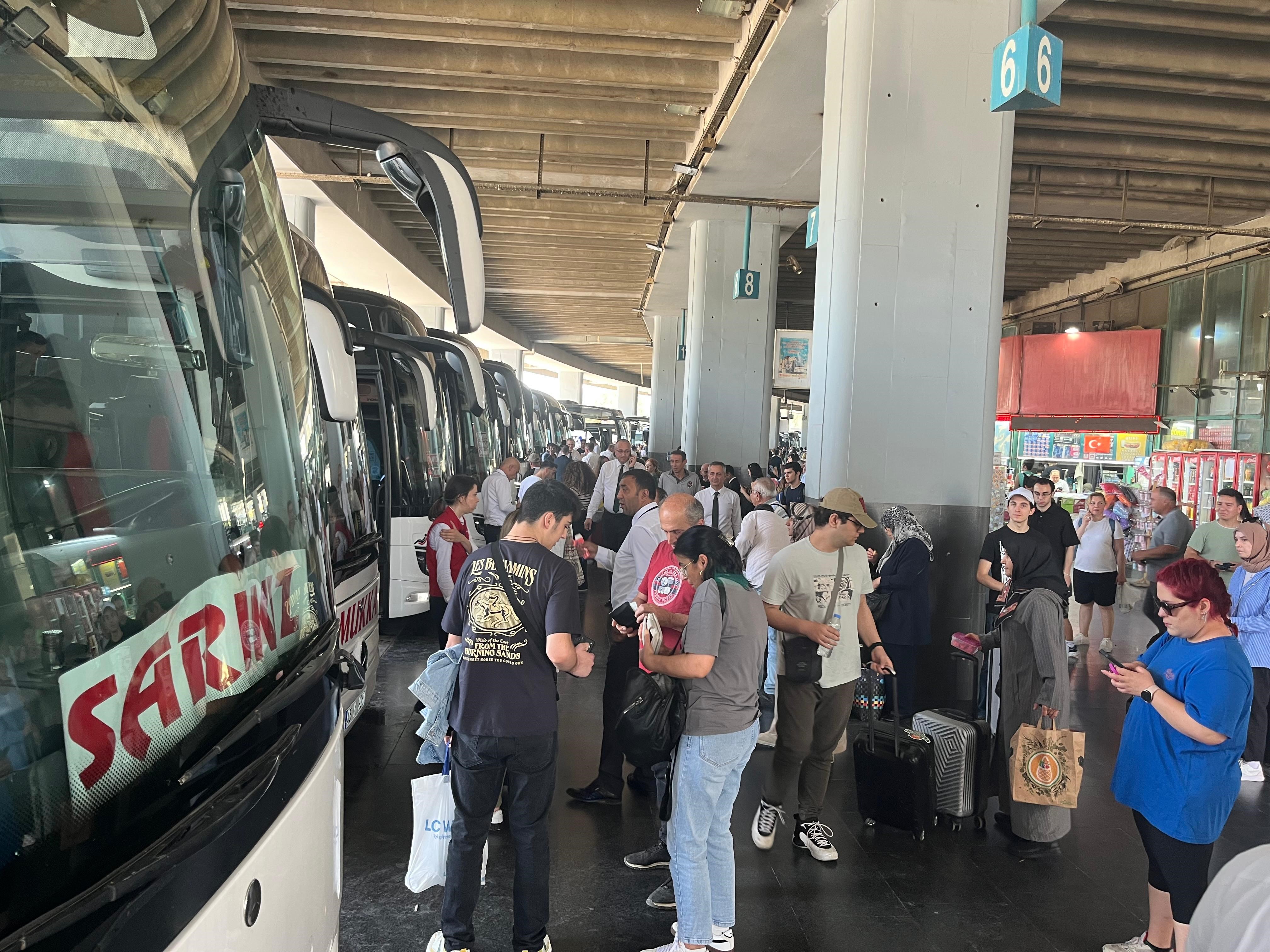 Otogarda Adım Atacak Yer Kalmadı (6)