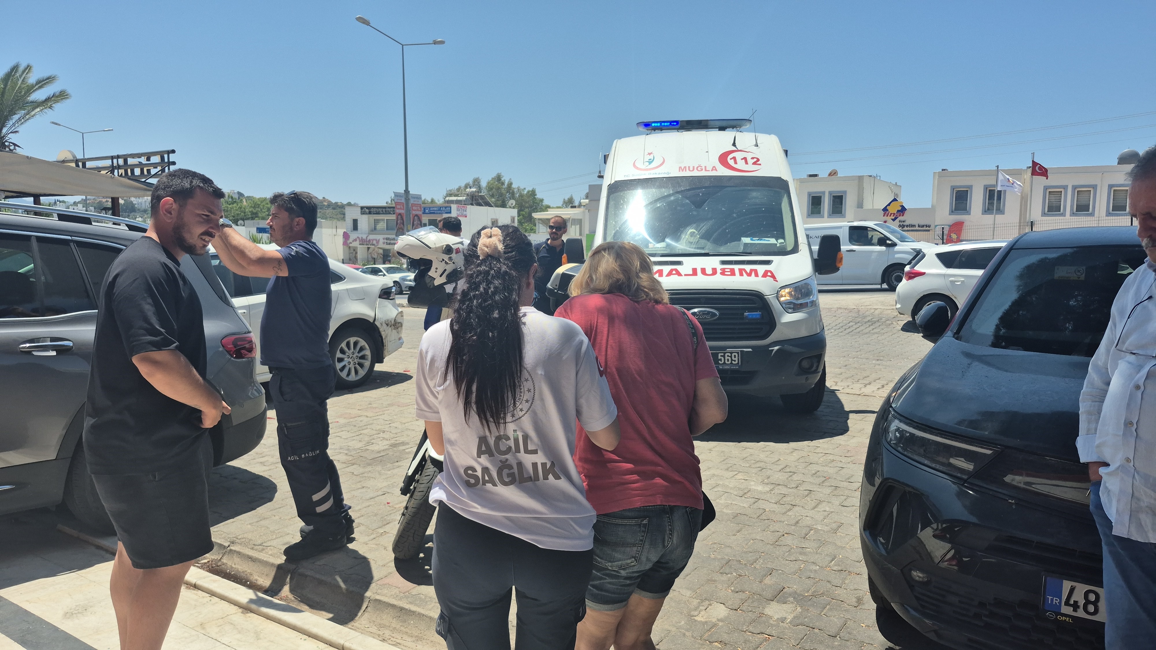 Otomobil Bankaya Girdi (5)