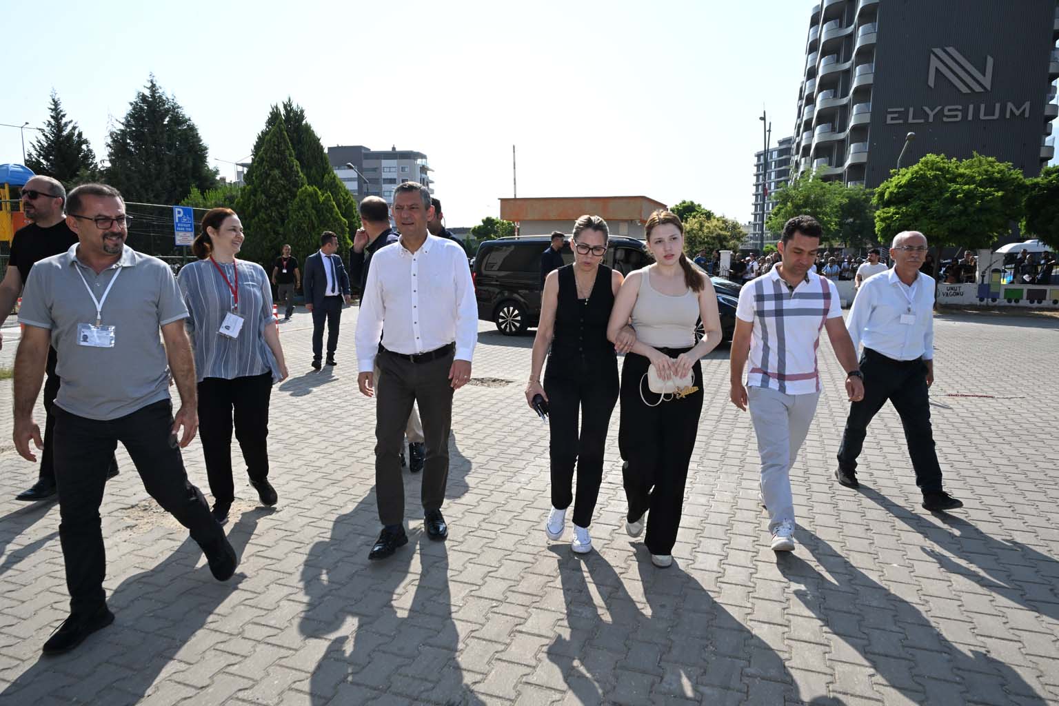 Özgür Özel, Ferdi Zeyrek’in Kızını Üniversite Sınavında Yalnız Bırakmadı (4)