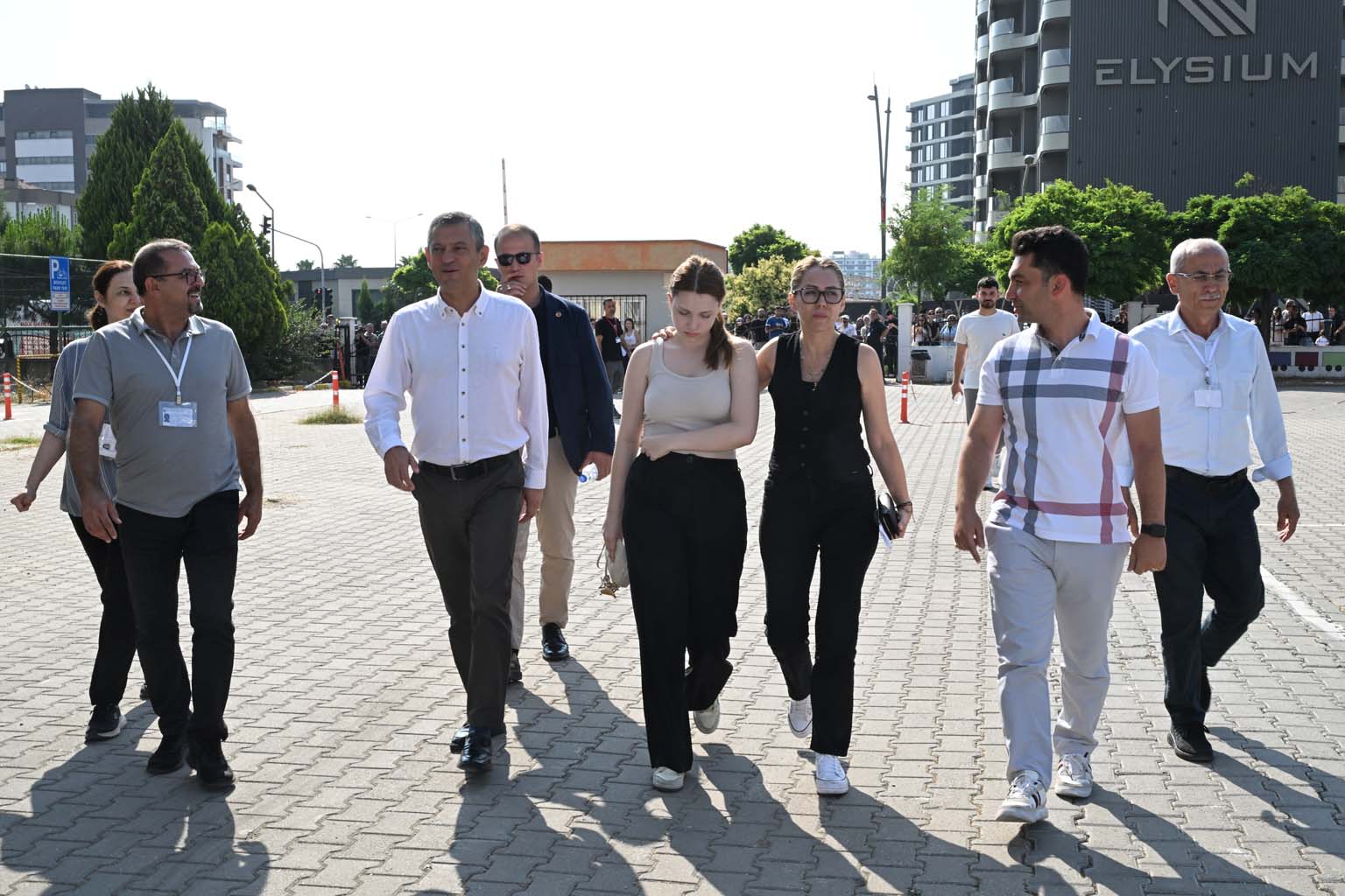 Özgür Özel, Ferdi Zeyrek’in Kızını Üniversite Sınavında Yalnız Bırakmadı