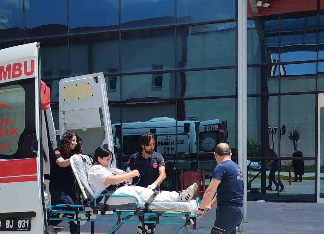 Sınava 2 Gün Boyunca Ambulansla Götürüldü (2)