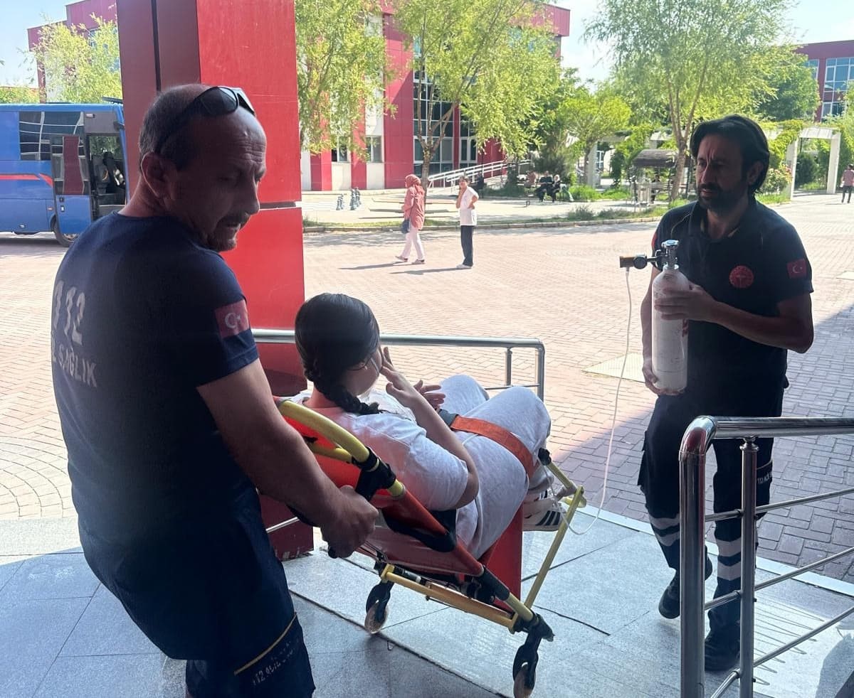 Sınava 2 Gün Boyunca Ambulansla Götürüldü (4)