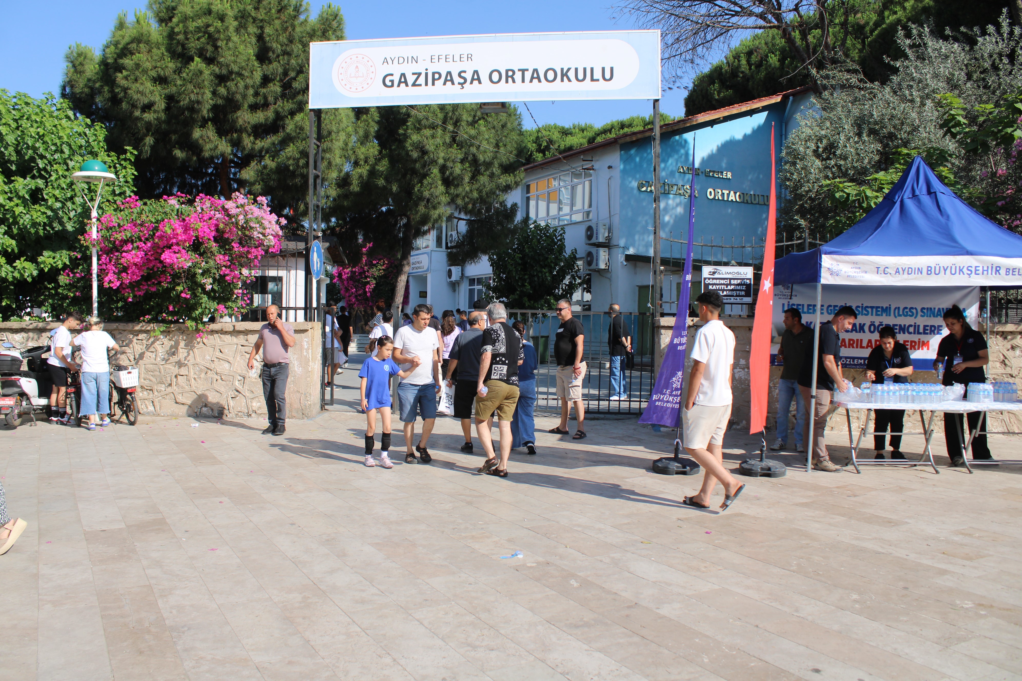 Sınava Giren Çocuklarına Kur’an I Kerim Okuyarak Destek Oldular (2)