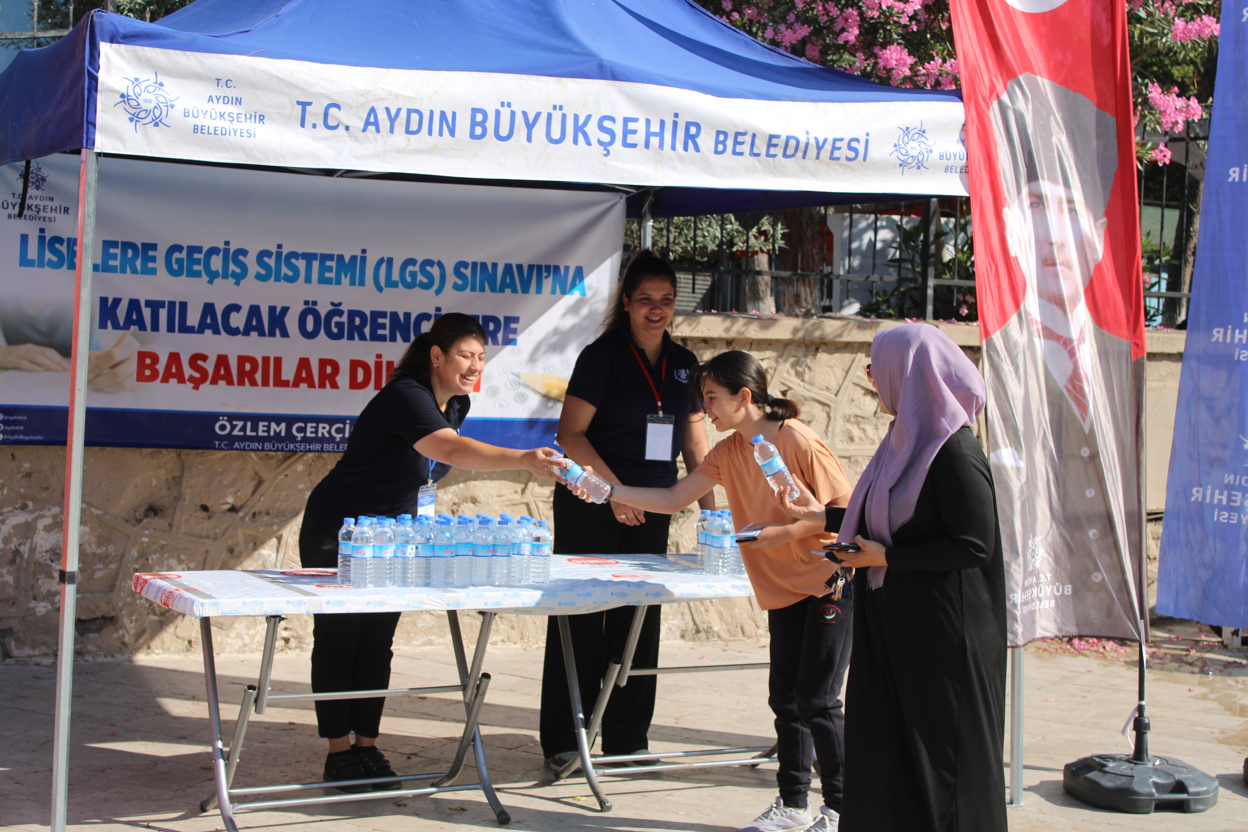 Sınava Giren Çocuklarına Kur’an I Kerim Okuyarak Destek Oldular (4)