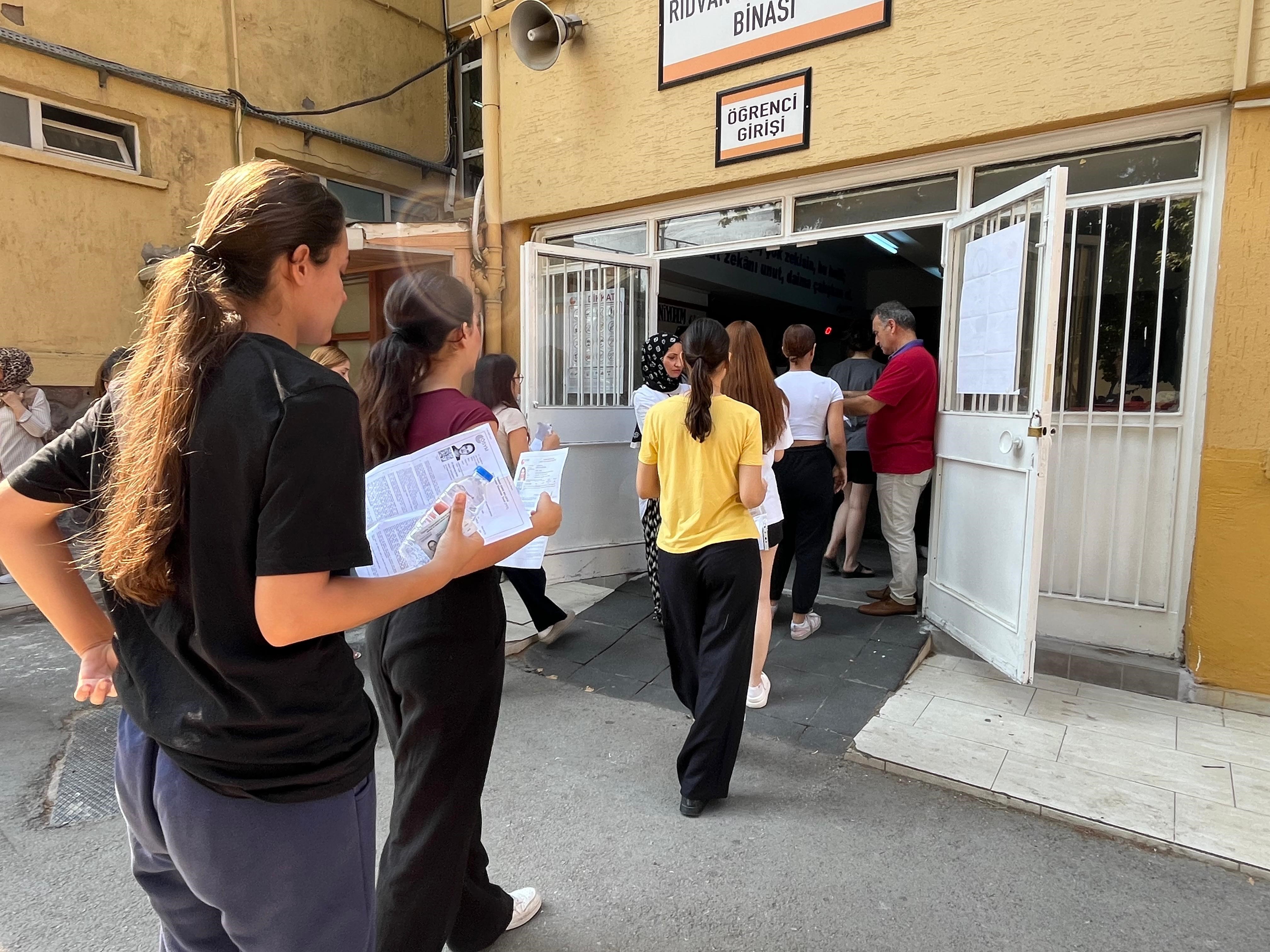 Sınava Son Dakika Yetişebildiler (3)