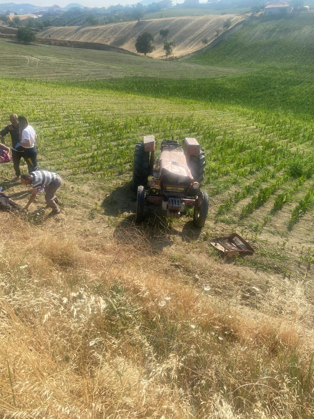 Traktör Devrildi, 16 Yaşındaki Çocuk Hayatını Kaybetti (3)