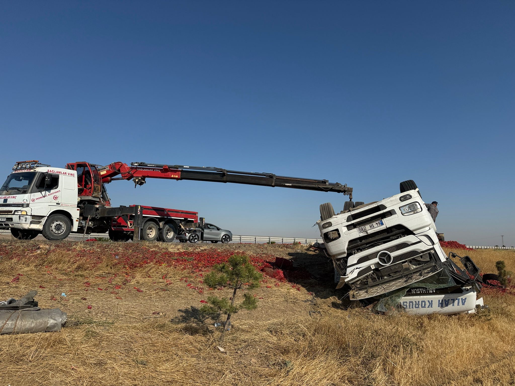 20 Ton Salçalık Biber Yola Dağıldı