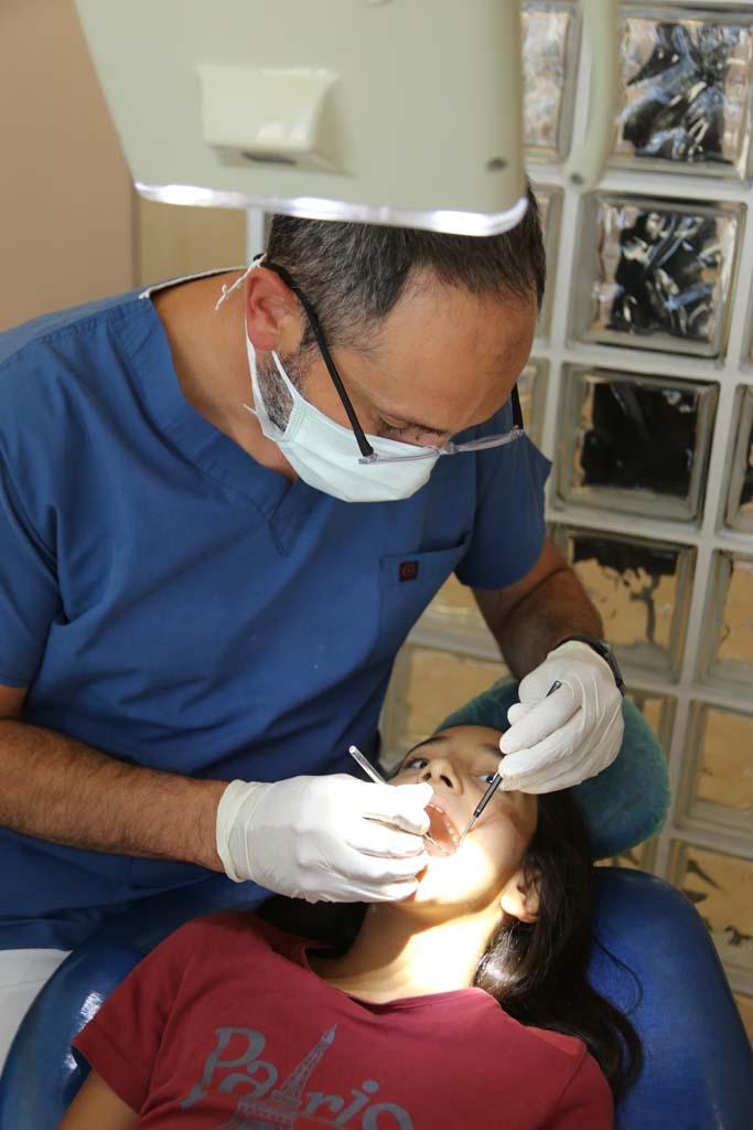 Aydın, İzmir, Denizli, Muğla Implant Tedavisi Için Buraya Gidiyor. (8)