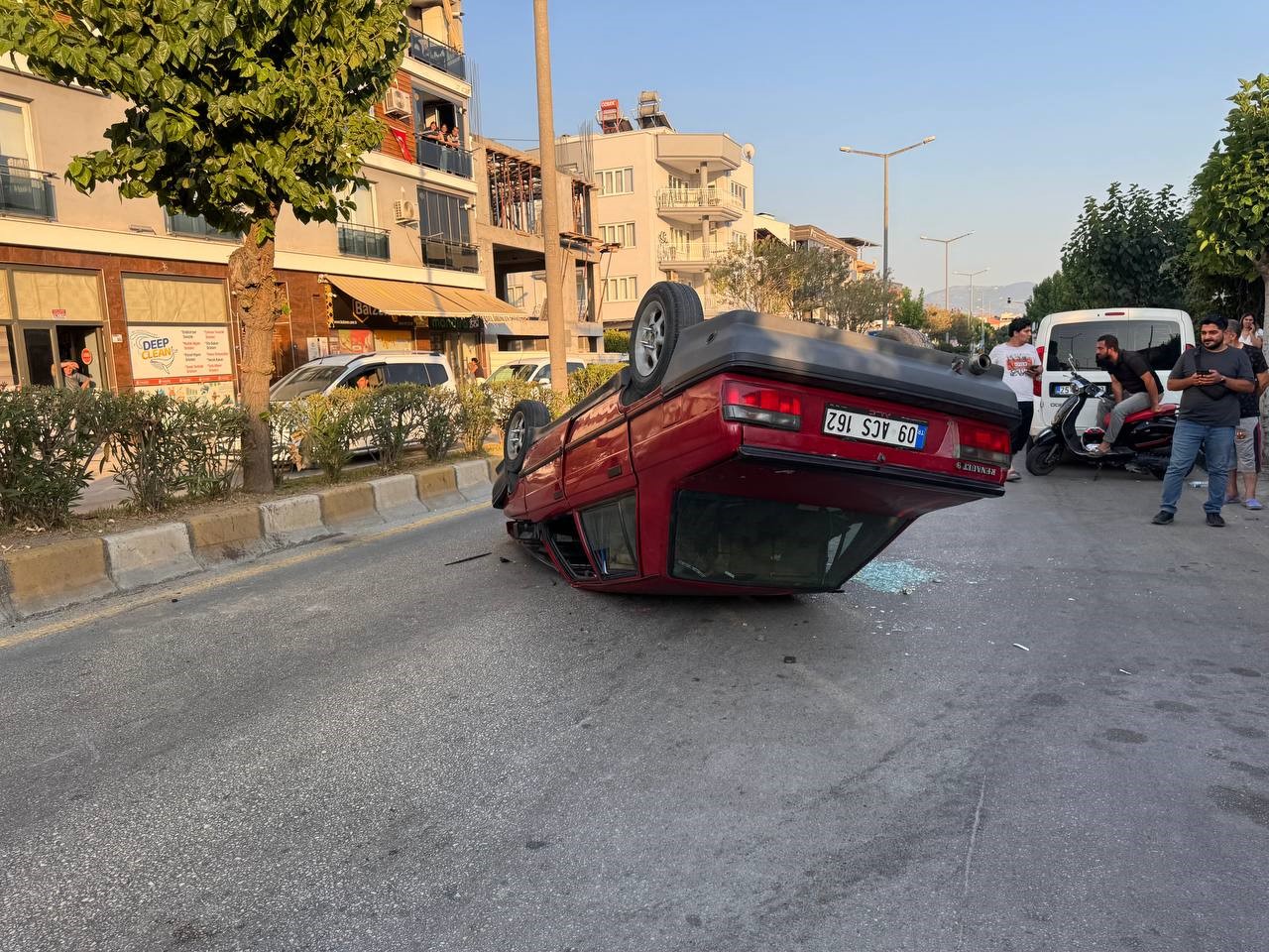 Aydın’da 15 Yaşında Direksiyona Geçti, Takla Attı