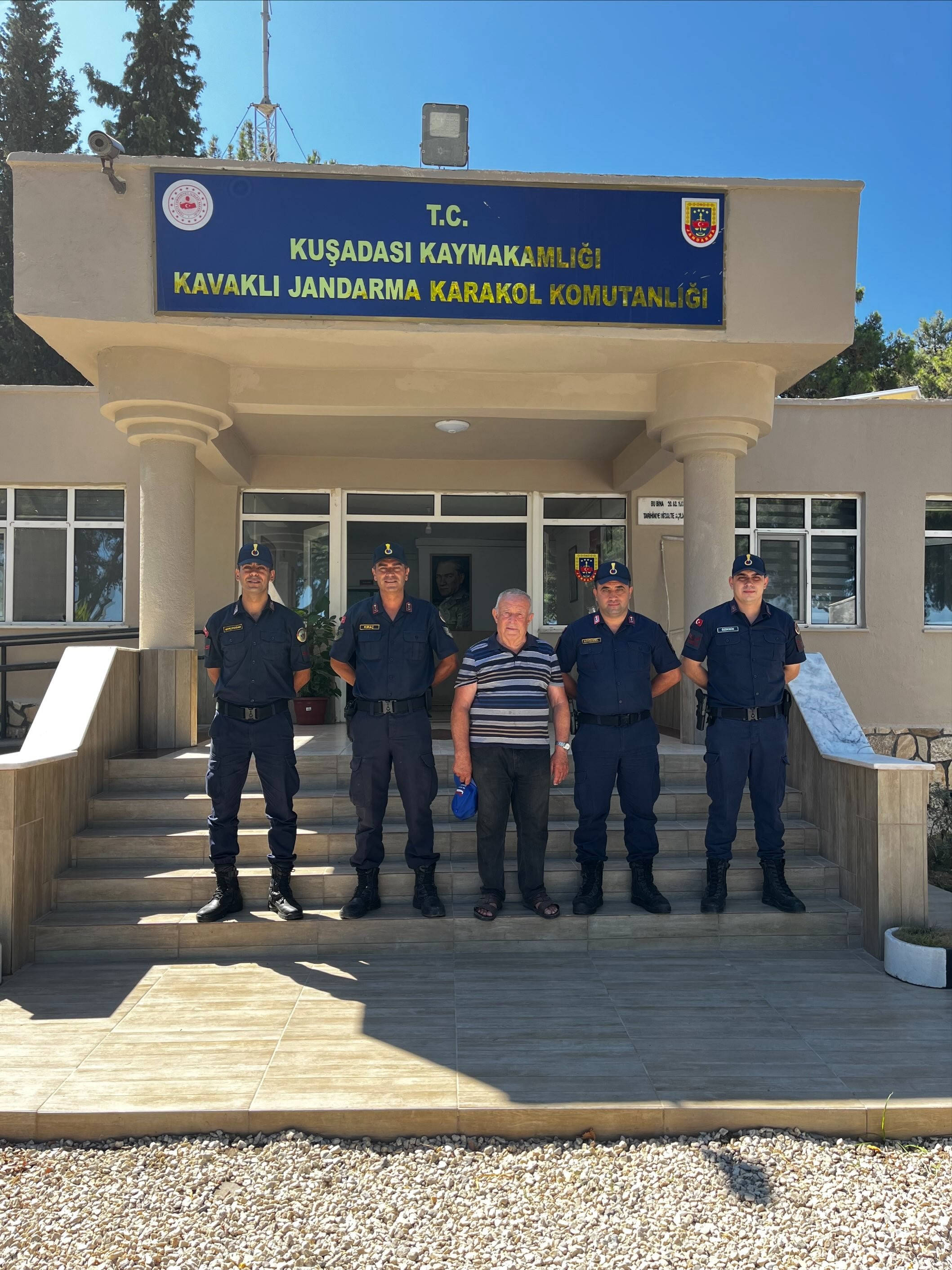 Aydın’da Duygu Yüklü Anlar.. Şehit Babasından Jandarmaya Ziyaret (5)