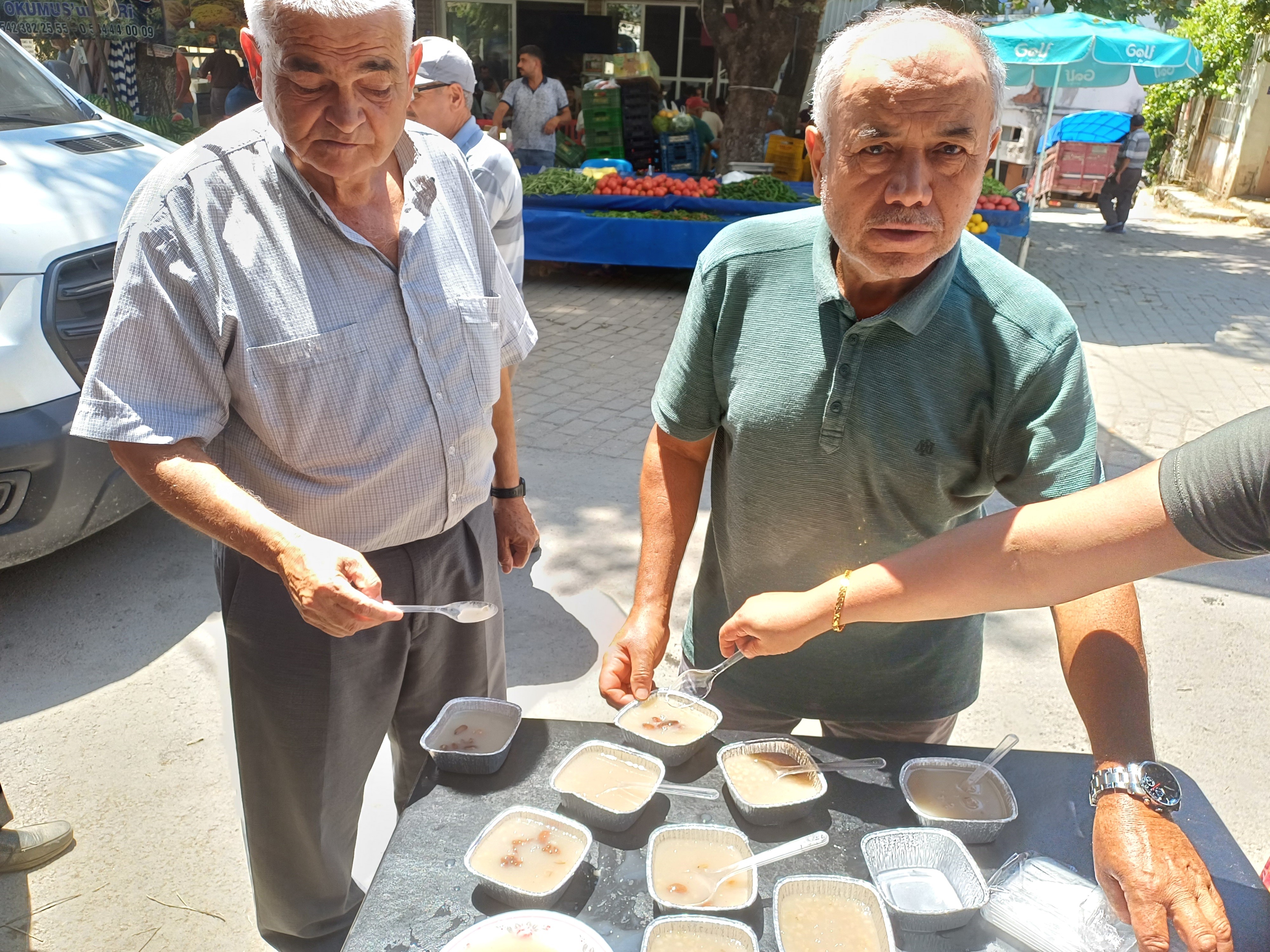 Aydın’da Esnaflardan Aşure Hayrı (3)
