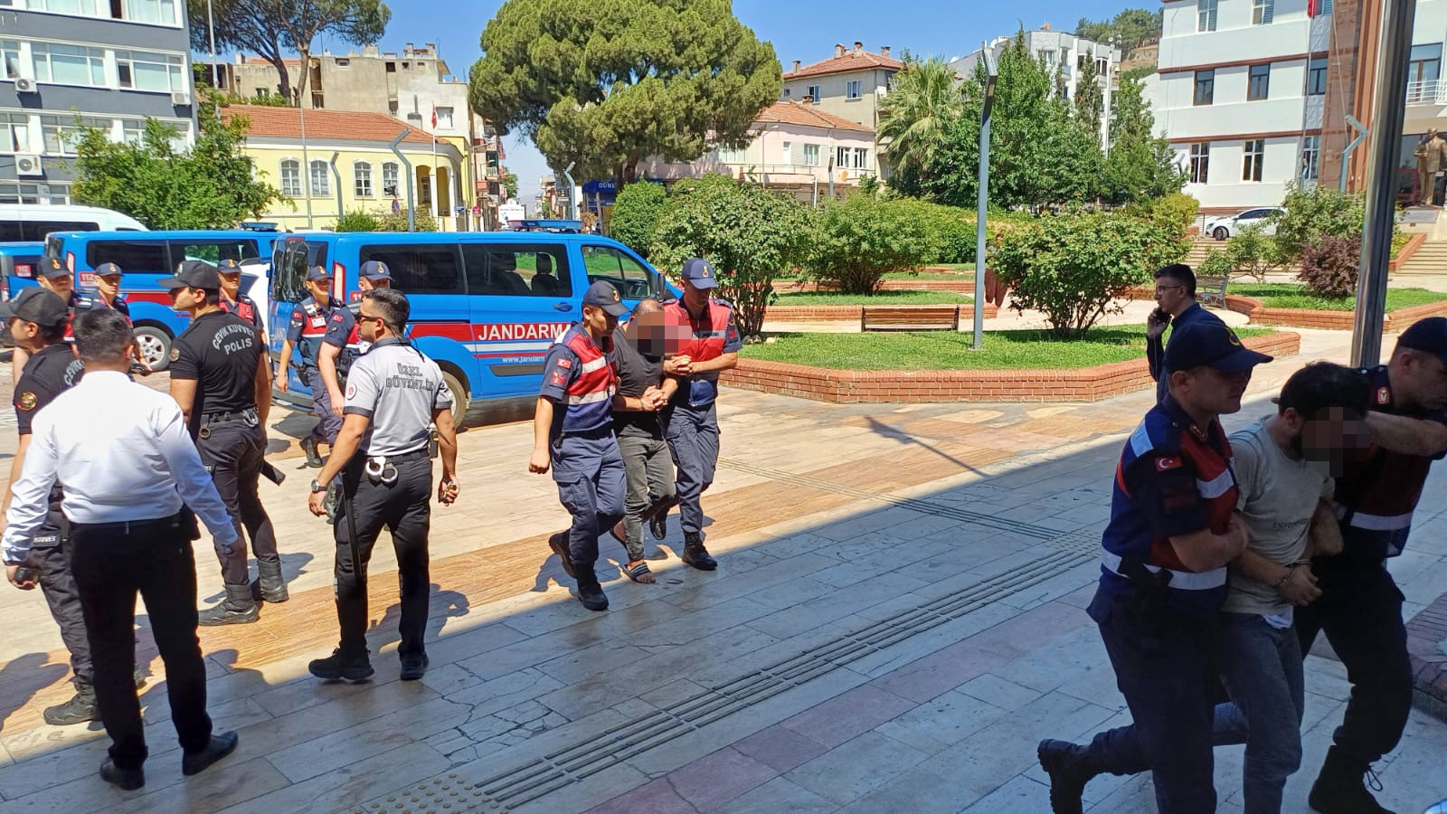 Aydın’da Özbek Kadın Öldürüldü, Adliye Önünde Arbede Çıktı (2)