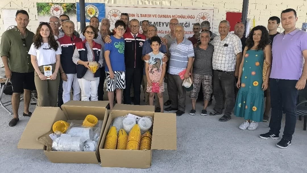 Aydın’da Sinek Tuzakları Dağıtılıyor (3)