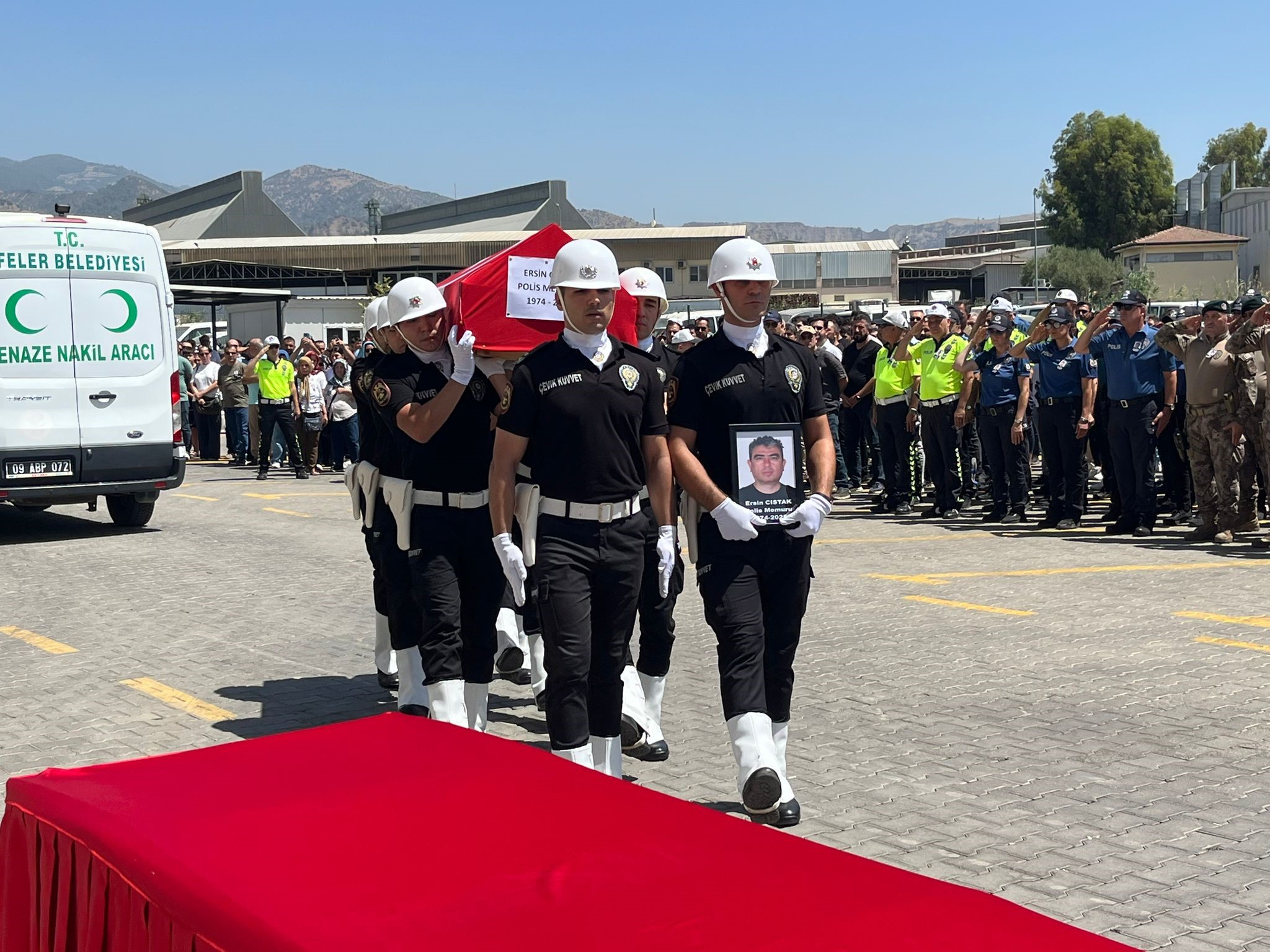 Aydın’ın Sevilen Polis Memuruna Gözyaşlarıyla Veda (4)
