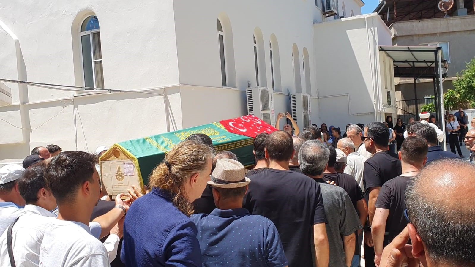 Aydınlı Kadın Spiker Gözyaşlarıyla Uğurlandı (4)