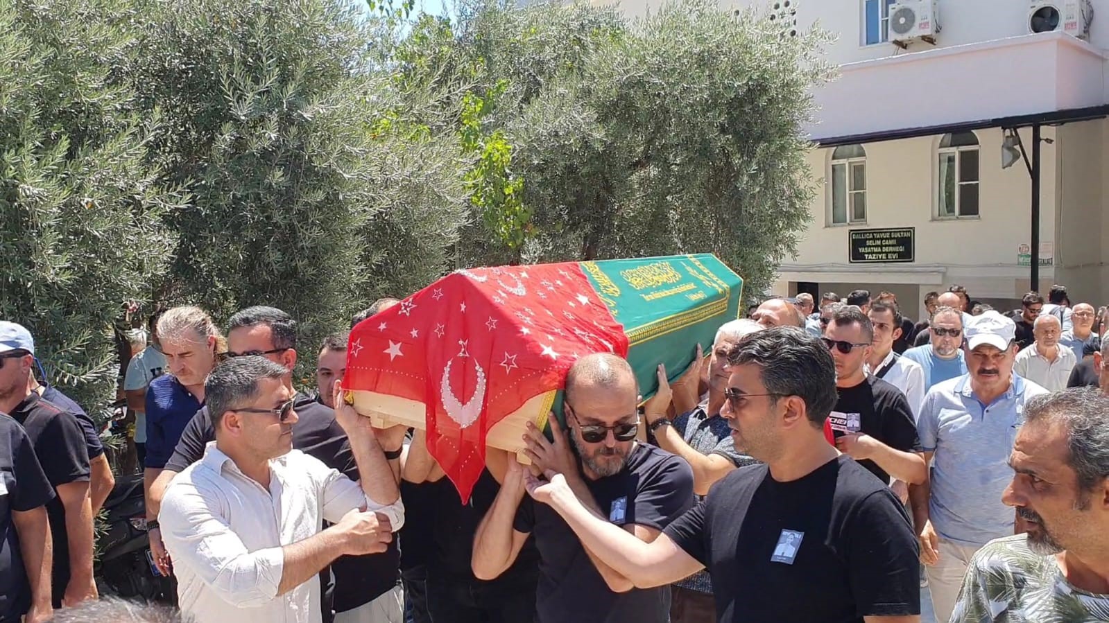 Aydınlı Kadın Spiker Gözyaşlarıyla Uğurlandı