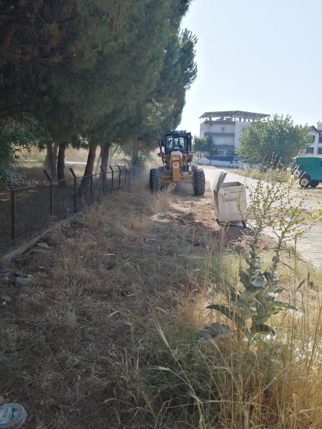 Aydınlı Muhtar Yangın Riskini En Aza Indirmek Için Harekete Geçti (2)