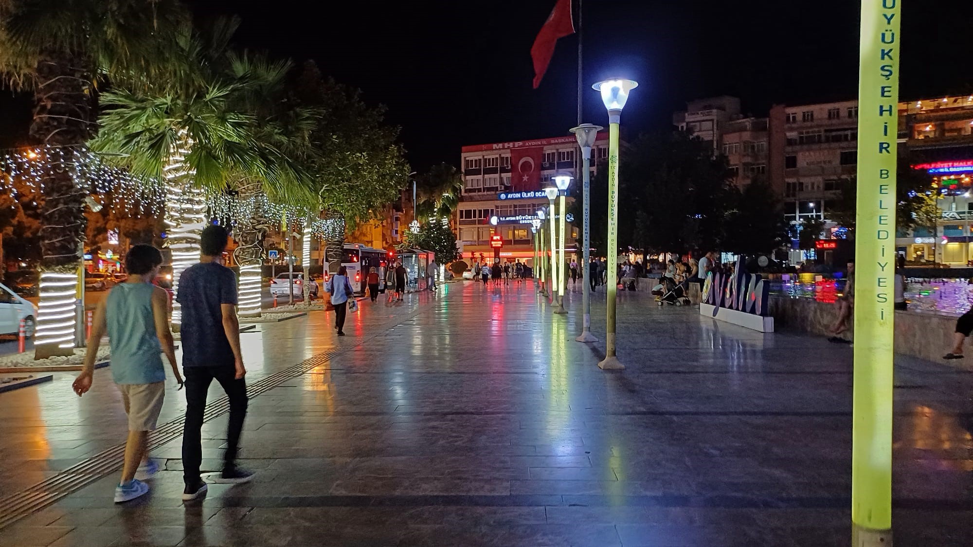 Aydınlılar Meydana Akın Etti (3)