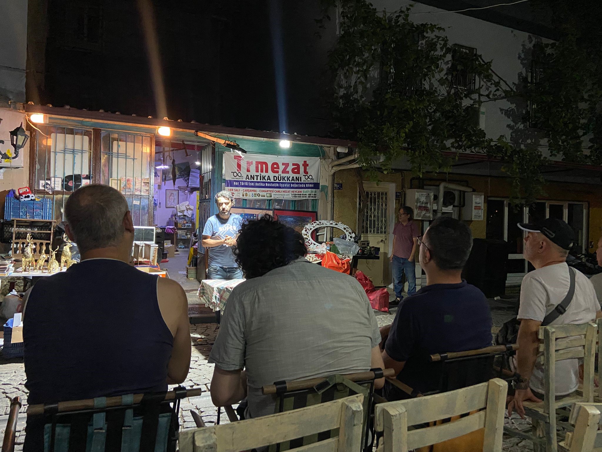 Burası Aydın.. Açık Havada Açık Arttırma Ile Satış Yapılıyor (2)