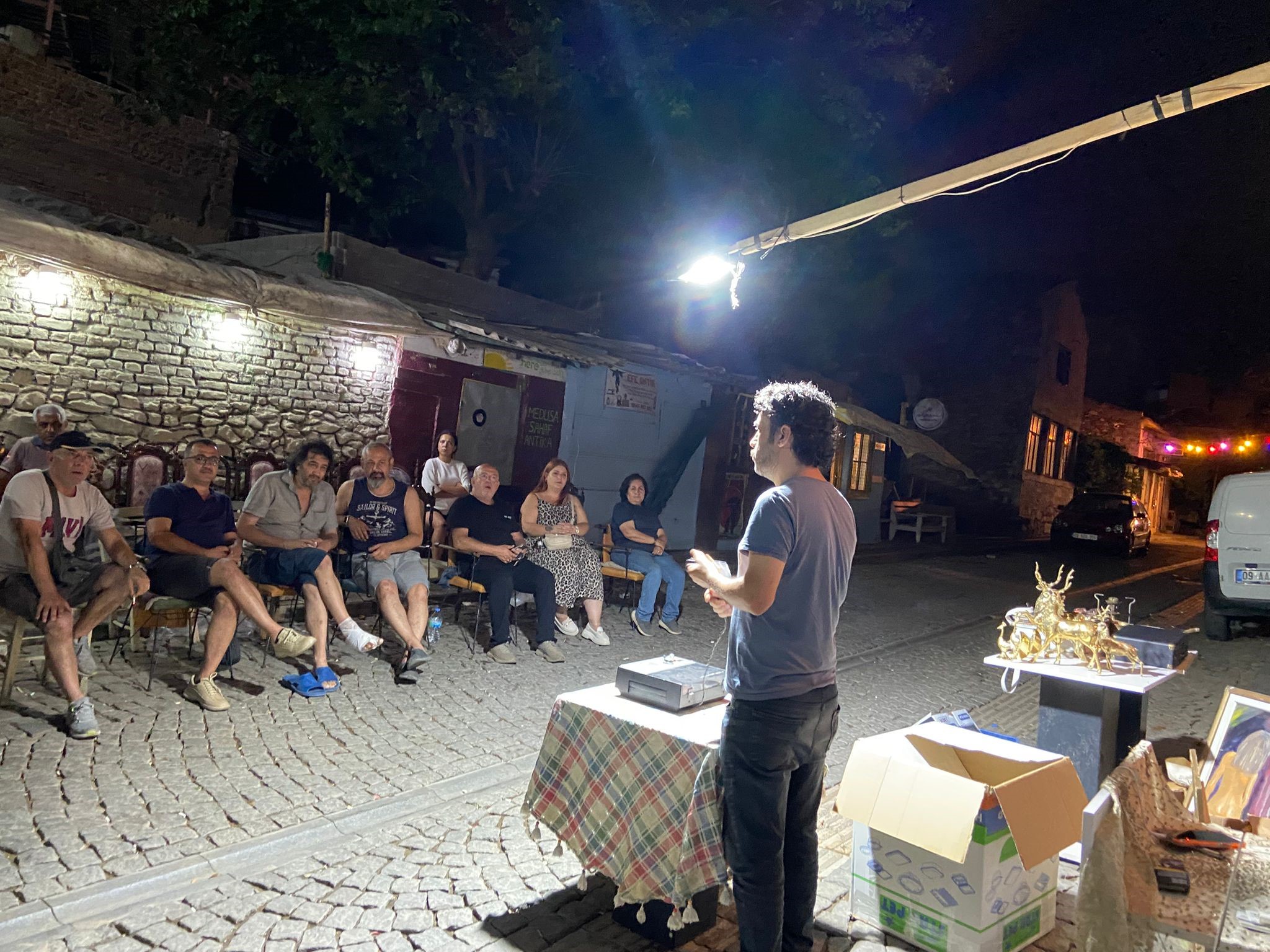 Burası Aydın.. Açık Havada Açık Arttırma Ile Satış Yapılıyor (4)